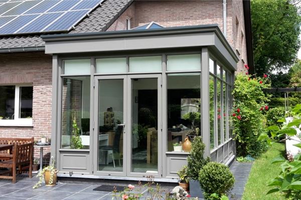 Aanbouw met steellook kozijnen